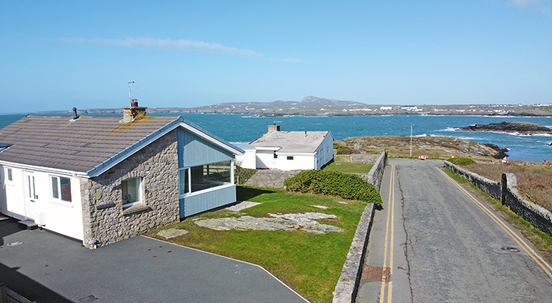 pedwar gwynt trearddur bay